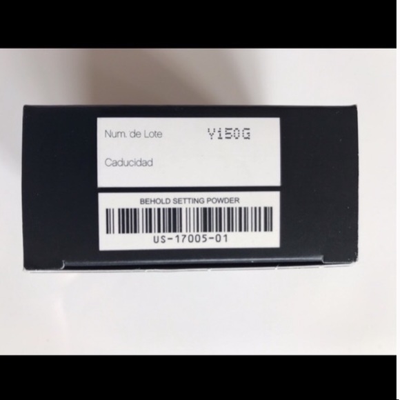 - TOUCH BEHOLD Translucent Setting Powder - Picture 6 of 7